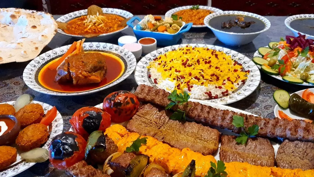 طعم لذیذ غذاهای دریایی در سفره خانه مشیر